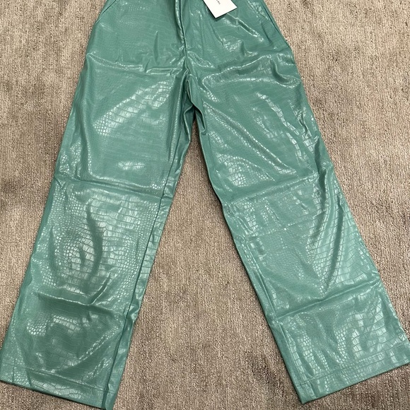 Noli Shop monochromatic sweater and vegan leather pants set. New with tags. - Picture 4 of 5